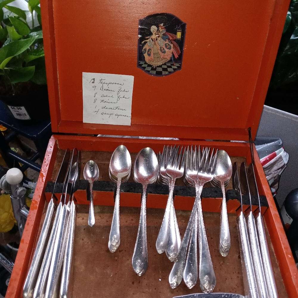 VINTAGE SILVERWARE BY WM ROGERS & SON